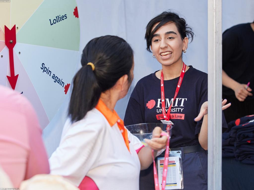 ច្បាប់និងបទបញ្ជា៖ ផលប៉ះពាល់លើសង្គមនិងអាជីវកម្ម