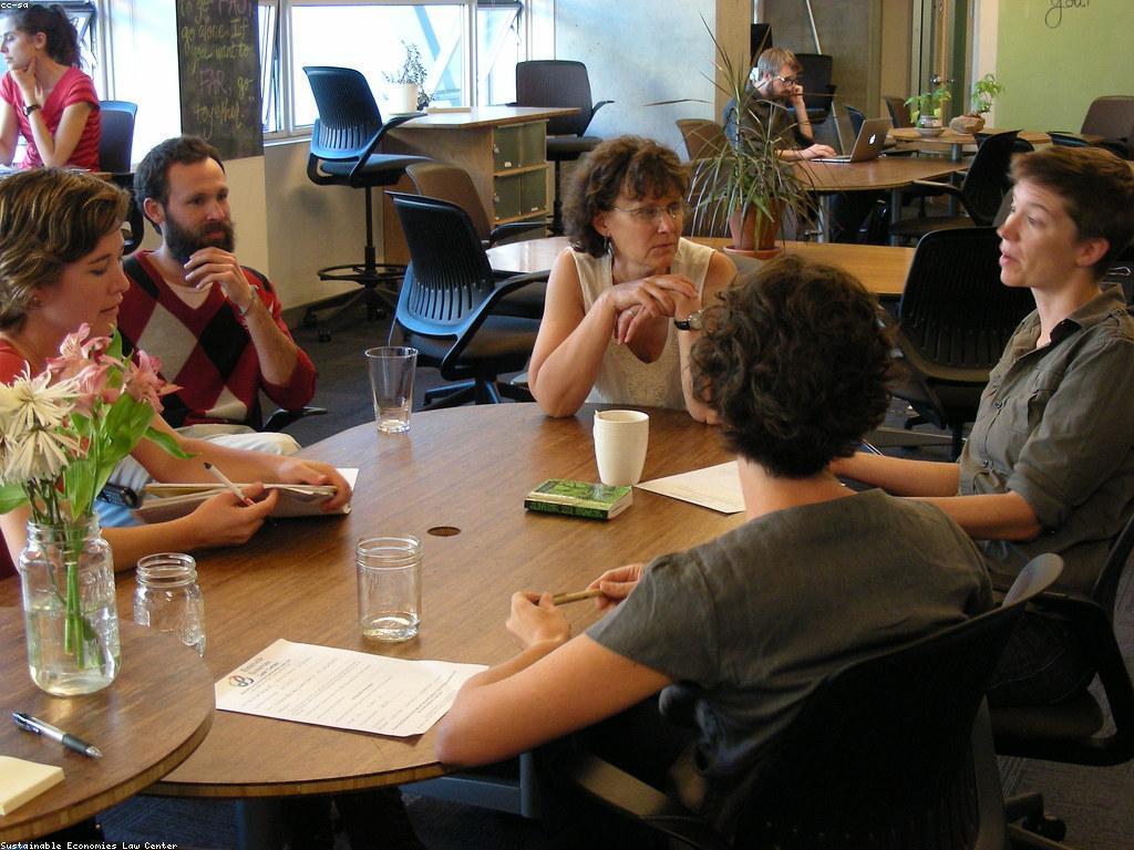 ផលប៉ះពាល់នៃច្បាប់និងបទបញ្ជាទៅលើសង្គម